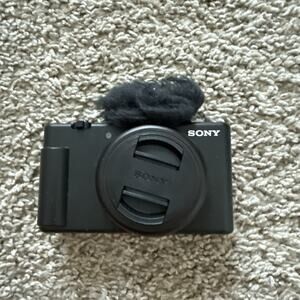 * OPEN BOX * Sony ZV-1 Digital Camera (Black) + Vlogging kit